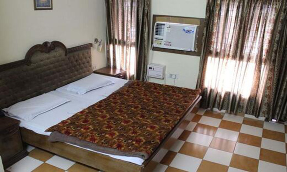 Double Bed AC 